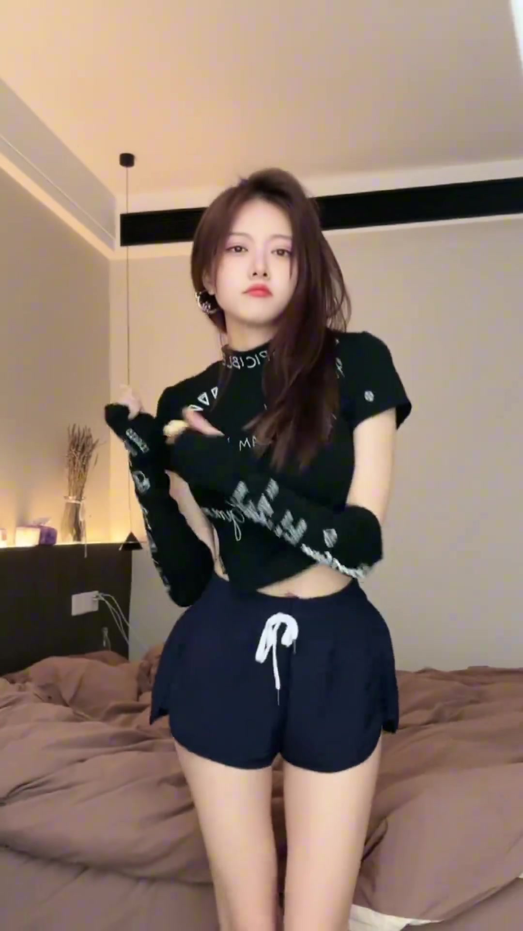 骆歆:刚买的新衣服,穿出来给大家看看!