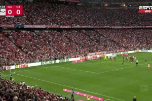 德甲-拜仁3-0弗赖堡排第三距榜首2分 科曼双响+神仙球萨内破门