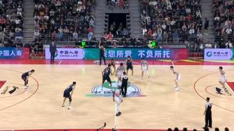 齐麟33分 阿不都19+15+7 胡明轩15分 新疆险胜广东