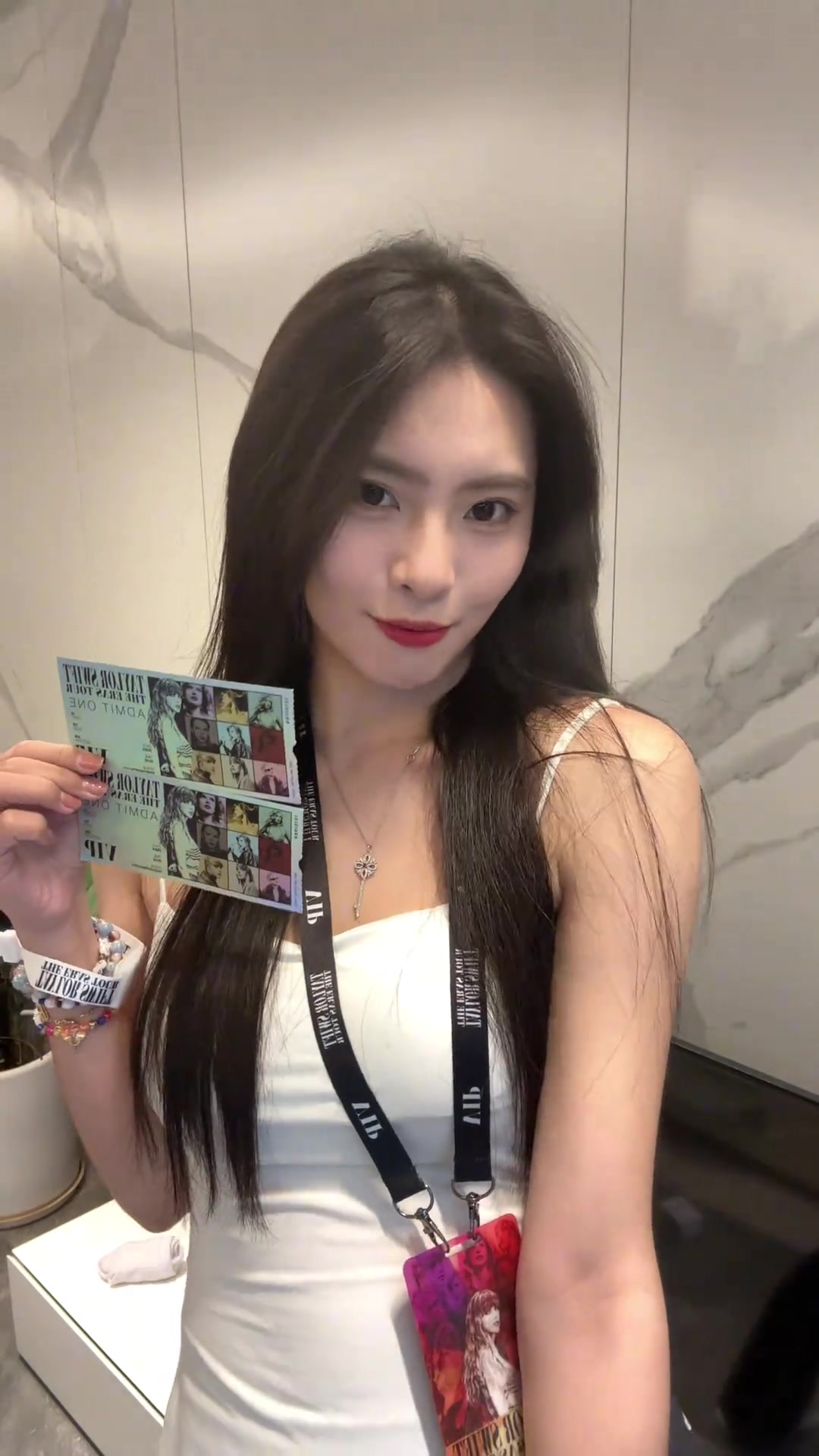 盼盼 兄弟们这个我是真喜欢！篮球女网红盼盼转场视频-直播吧