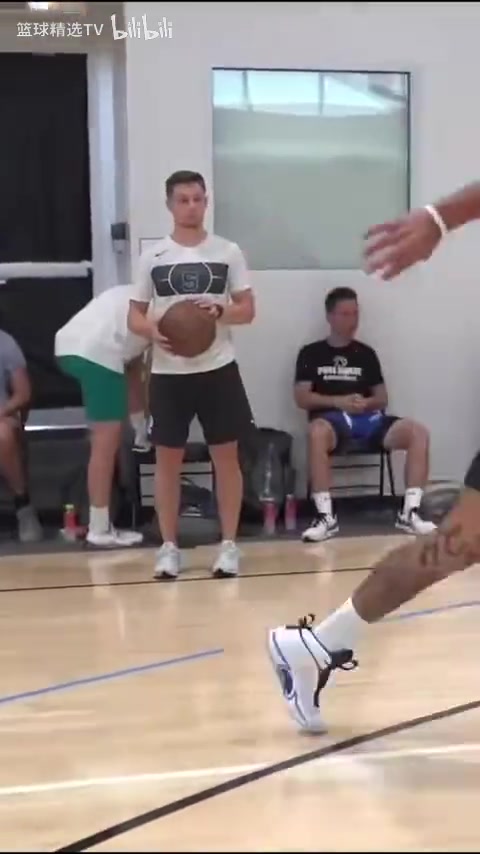 苦练运控！塔图姆是否是他这个身高的运控天花板？