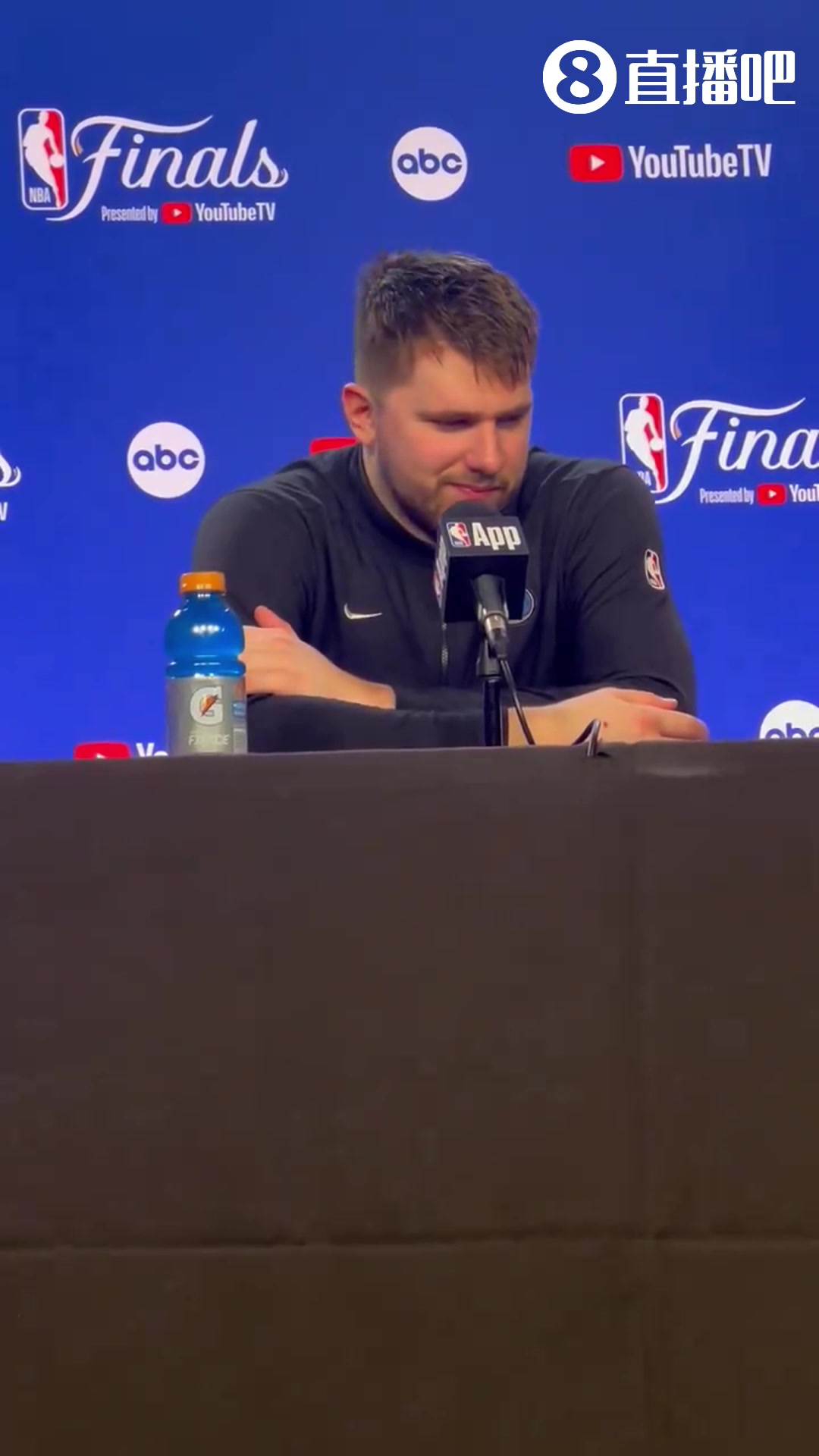 东契奇赛后吐槽：在总决赛上吹我6犯？我们都不能身体对抗了！