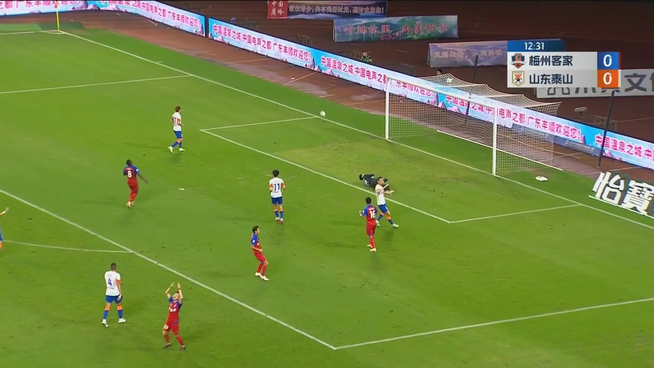 这是什么打门？叶楚贵脑后长眼骚传，杨超声直面门将打偏