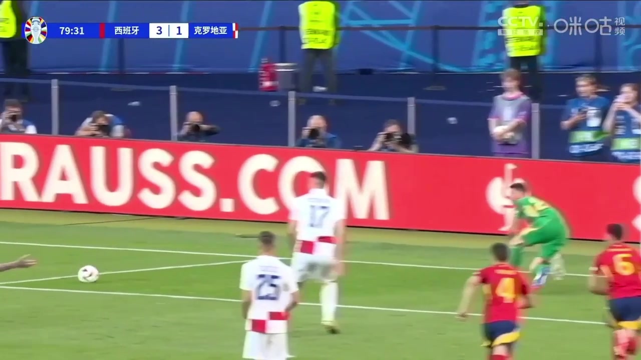 逃过红牌？罗德里犯规送点！佩特科维奇失点补射进球被吹掉！