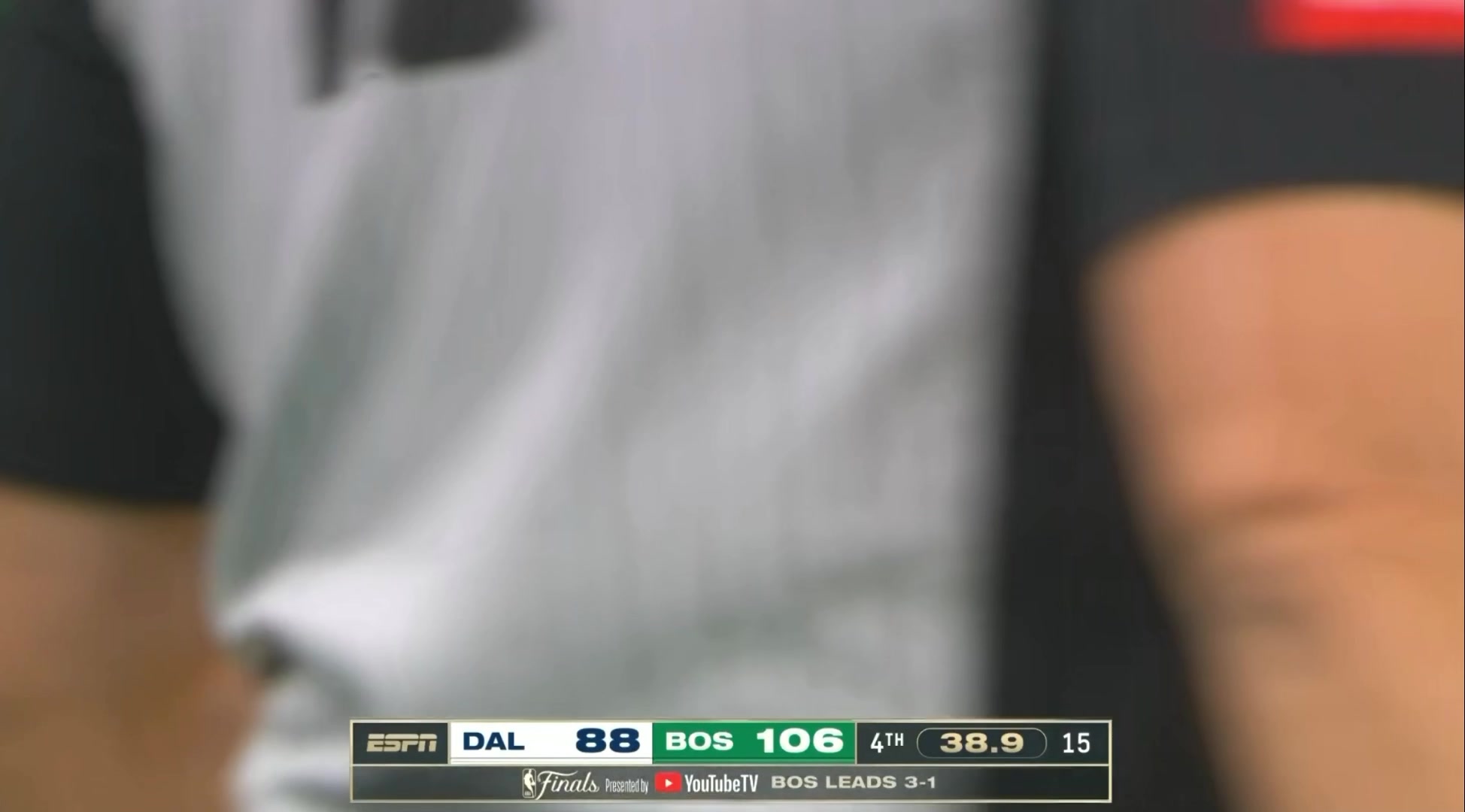 尽情释放情绪吧！塔图姆终于圆梦，低头掩面庆祝~！