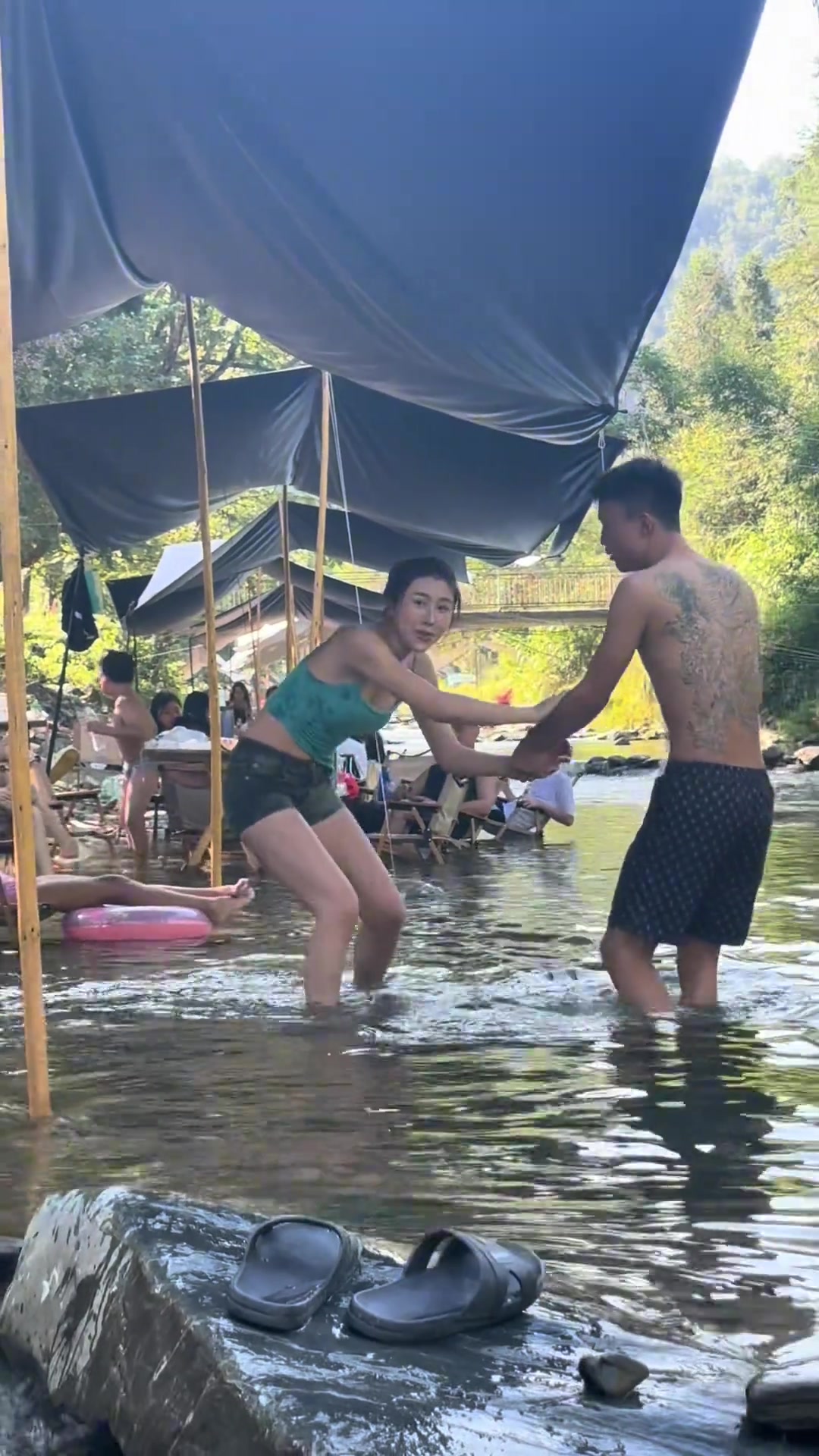 欺负女生是要付出代价的！！-直播吧