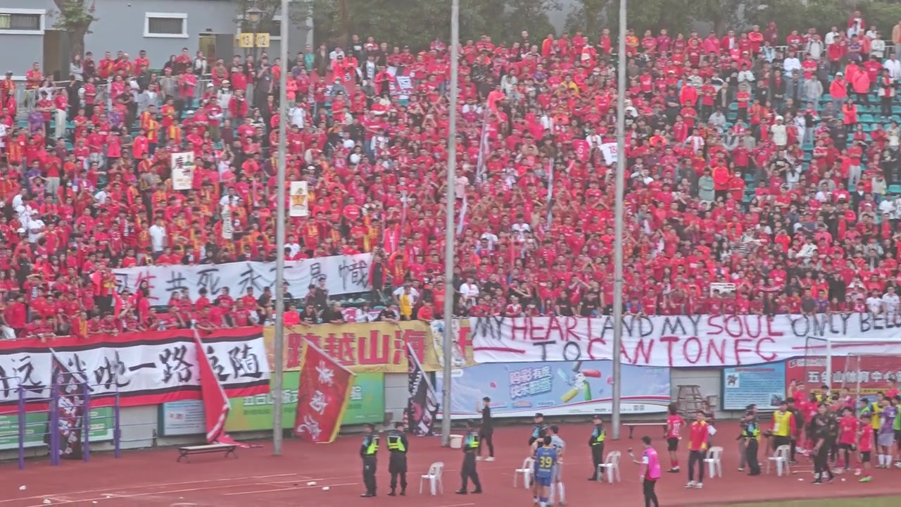 震惊+寒心！广州队昔日队长凌杰谢场，竟遭遇球迷扔水瓶