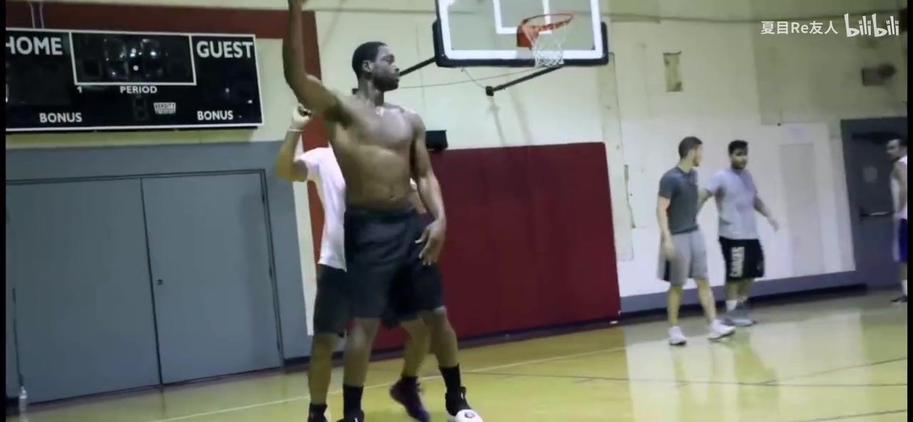 [NBA]珍藏视频！韦德，罗斯，巴特勒，KD当年NBA赛场外的”虐菜瞬间”