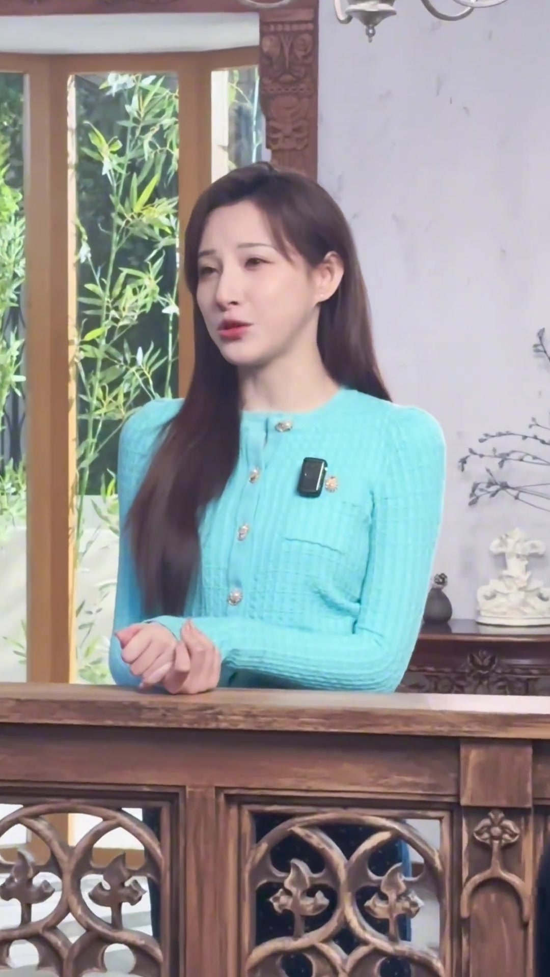 好久不见！大冬天的，马凡舒露腿主持