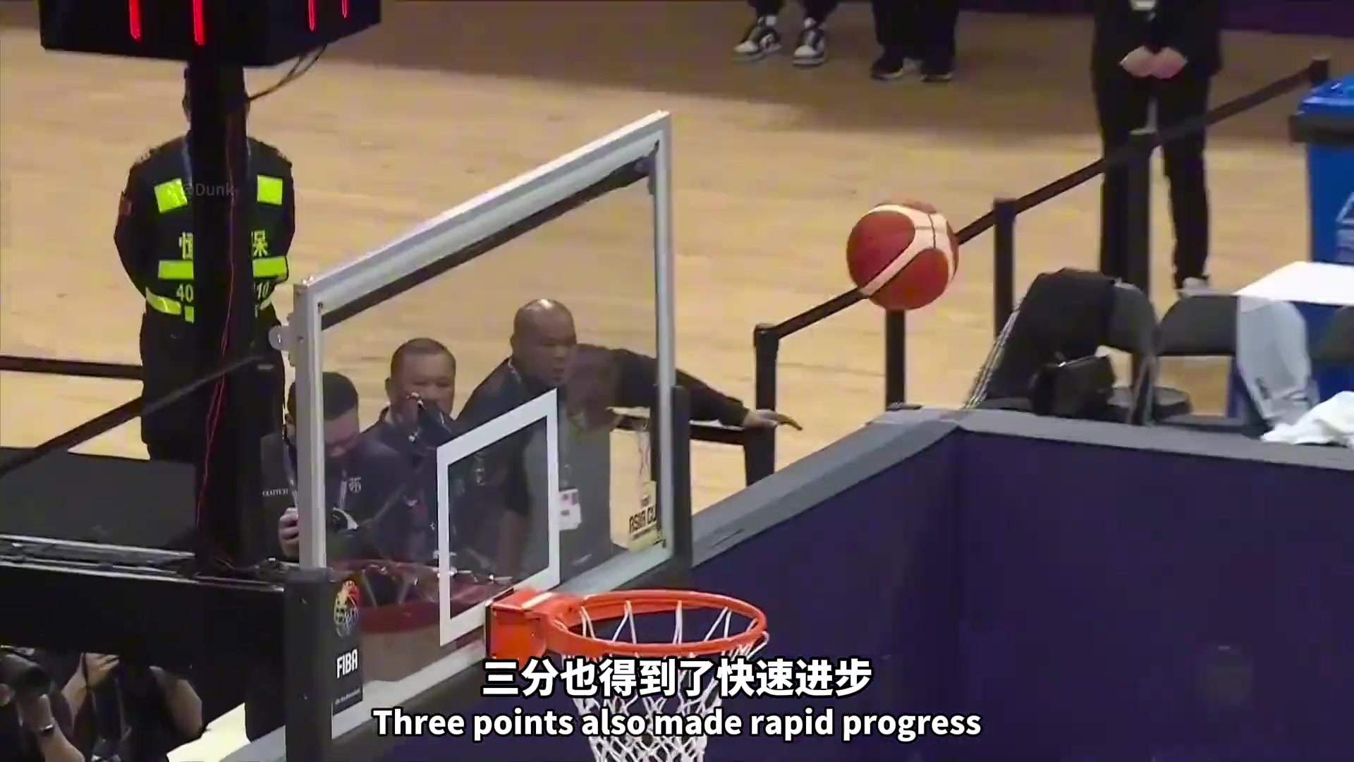 [你怎么看？]杨瀚森NBA稳了？和外援英语无障碍交流 签詹姆