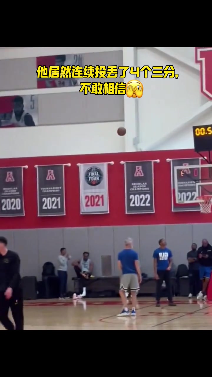 【NBA】少见！库里在备战与火箭的训练中连续投丢四个三分