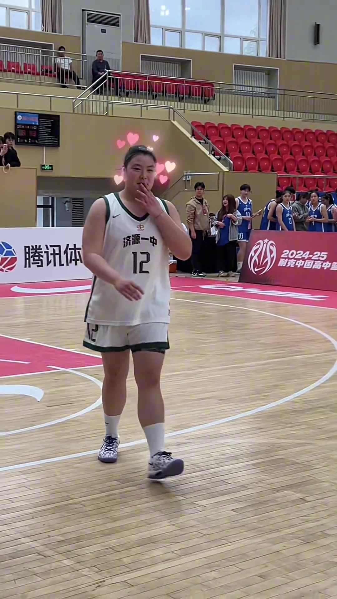[球迷看点]最萌的mvp，场上场下判若两人！