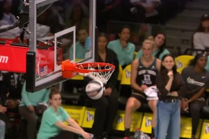 06月02日WNBA常规赛 康涅狄格太阳 52-100 纽约自由人 集锦
