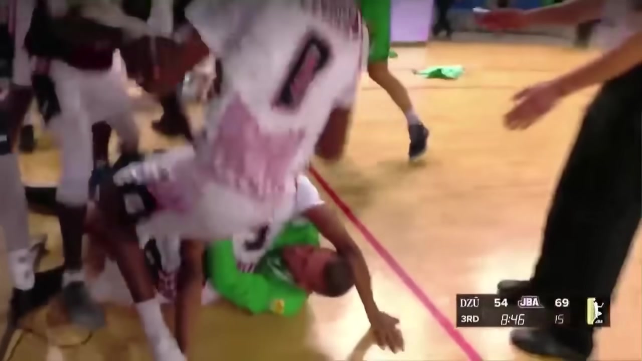 估计很少人知道！三球曾场上掌掴立陶宛球员