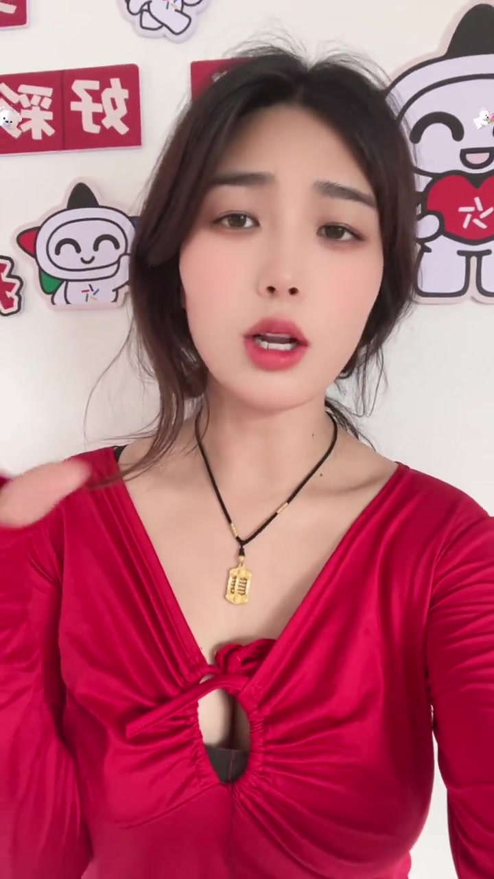 女球迷：国足今晚拿下巴林，我把自己当盲盒抽了
