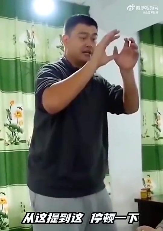 [中国篮球]姚明为什么罚球这么准？听听姚明在饭桌上是怎么说的