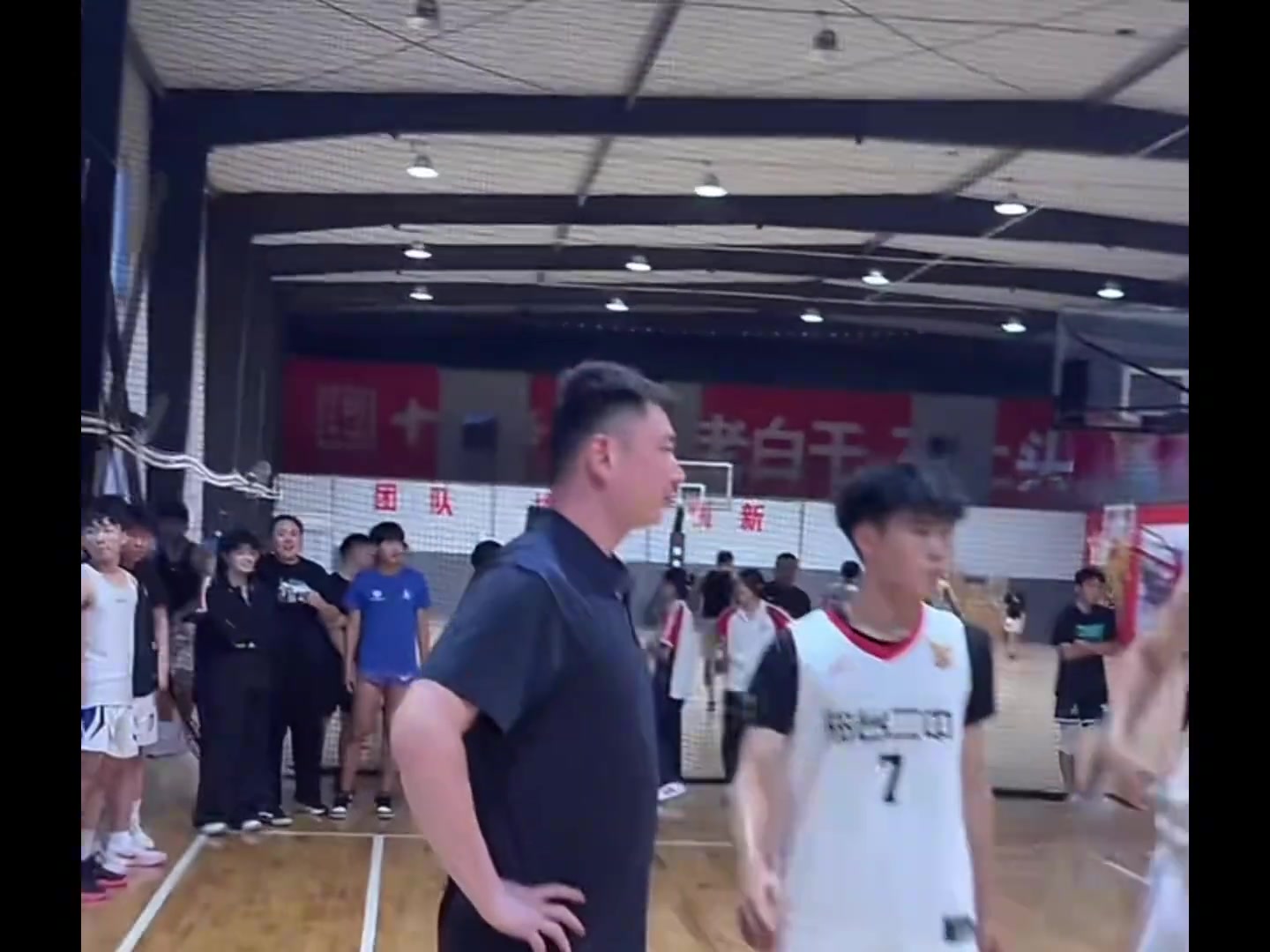 【球迷看点】篮球场上，这样的战术执行真的太舒服了！