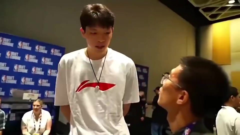[推荐视频]美国记者此前采访杨瀚森，坦言曾为易建联学习多年粤语！
