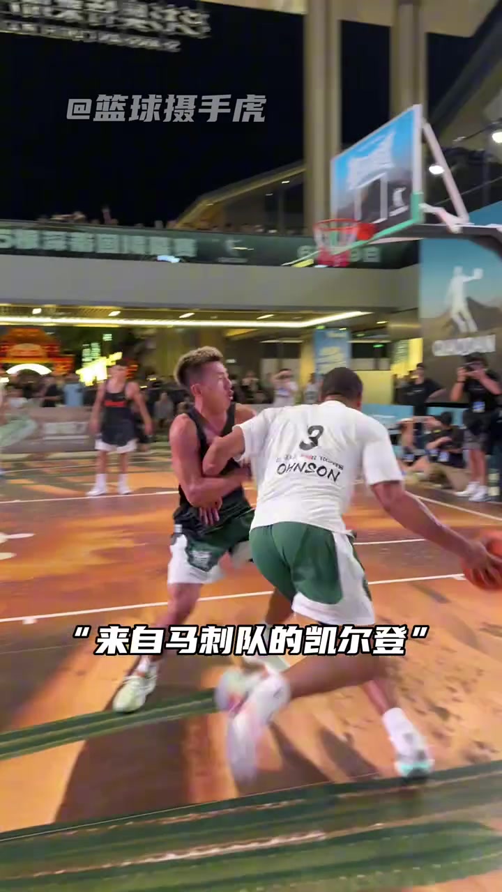 不要质疑NBA的实力！凯尔登看着都不快，但是打的非常轻松