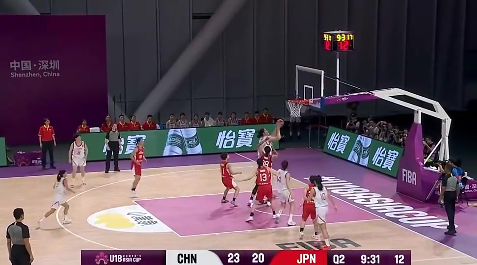 【体育头条】日本女篮队员一看到张子宇在篮下接球，基本都放弃了