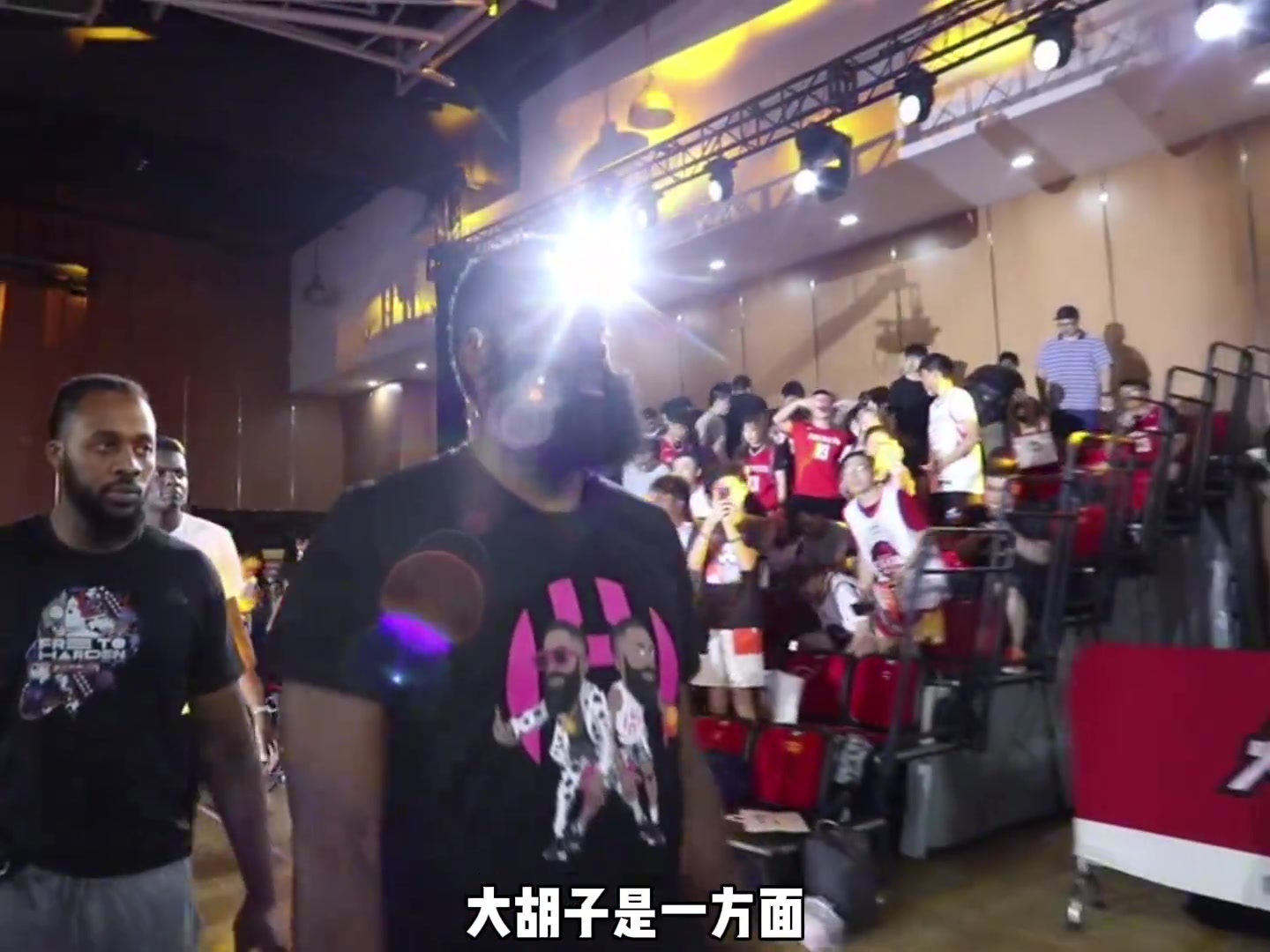 [你怎么看？]杨毅：哈登性格接地气让人喜爱，但也因此伤害了他