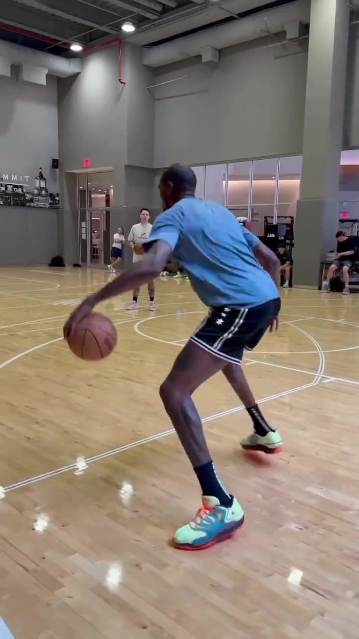 【NBA】杜兰特休赛期结合球跳投训练 看着真是美如画！