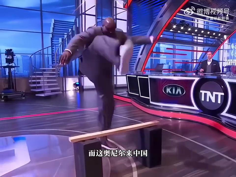 [视频]别的球星来中国是为了赚钱，而奥尼尔却一心想要学习国粹