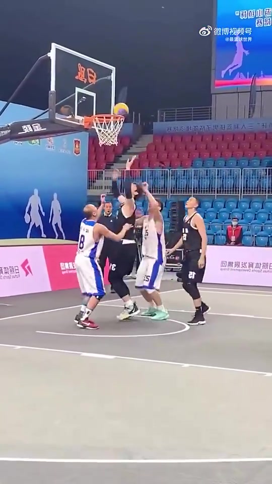 【精彩剪辑】王哲林这个视频在外网火了，外媒发问：这就是CBA的MVP？