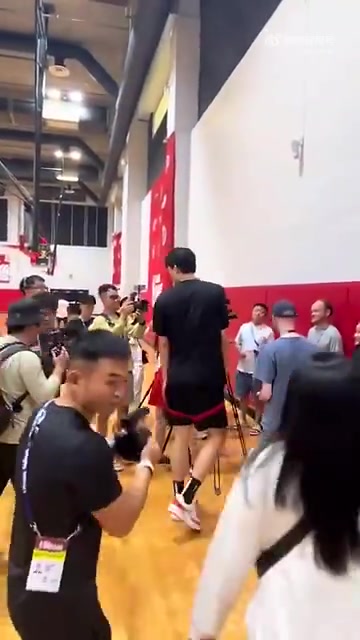 人气很旺啊！30多家媒体出席杨瀚森首次夏联采访