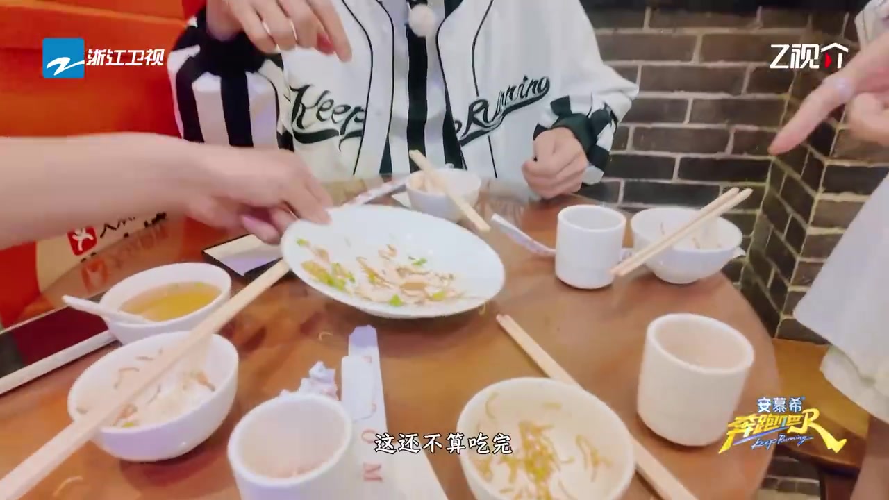 [推荐视频]郭艾伦从不浪费！在节目里下馆子吃饭，盘底都舔干净了