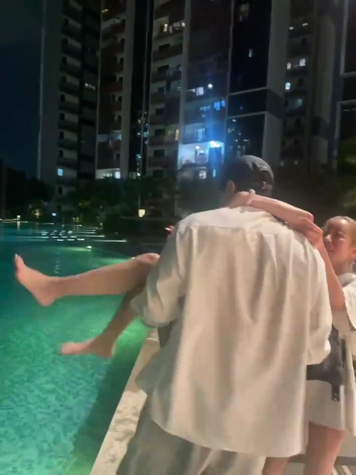 女生手痛不痛不知道，反正镯子是碎了