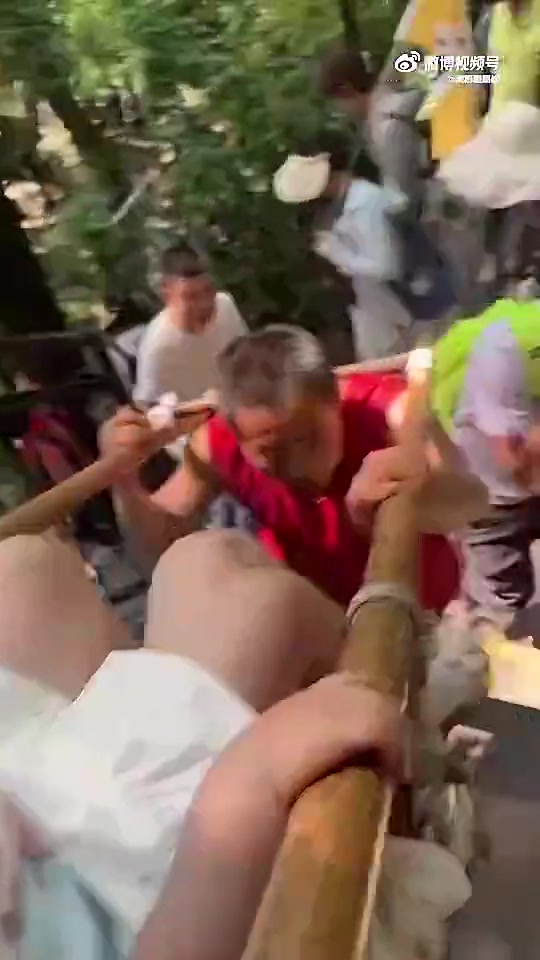 女生这个坐姿容易乱了大爷的道心呀
