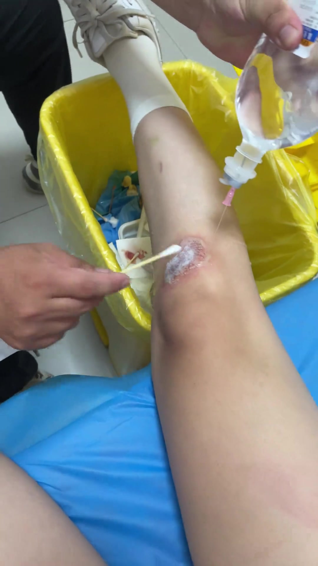 能听得出来女生是一点都不疼呀
