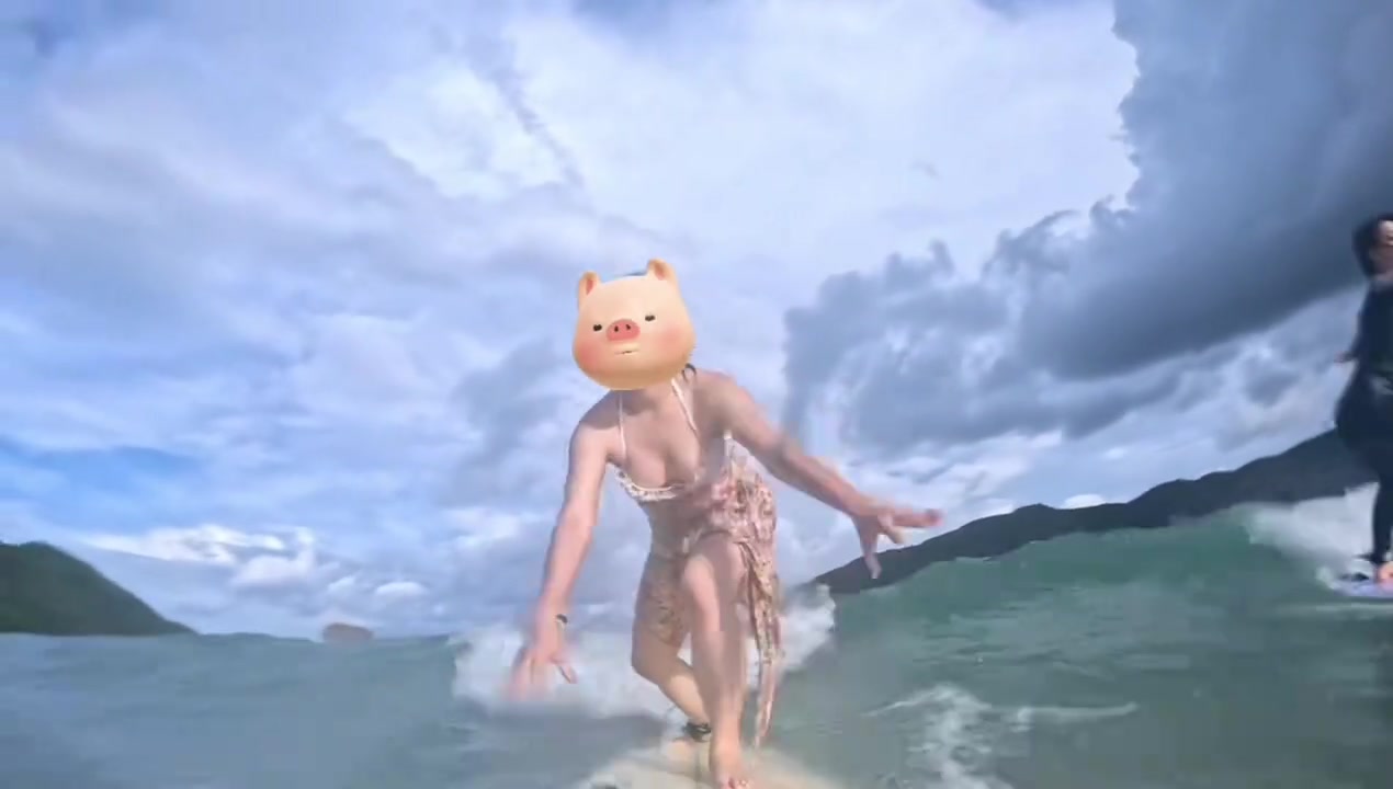冲浪时不怕神一样的对手，就怕猪一样的闺蜜！