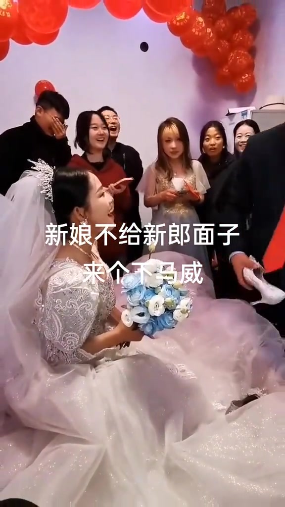 新娘不顾新郎面子，当着那么多人面打了新郎一巴掌
