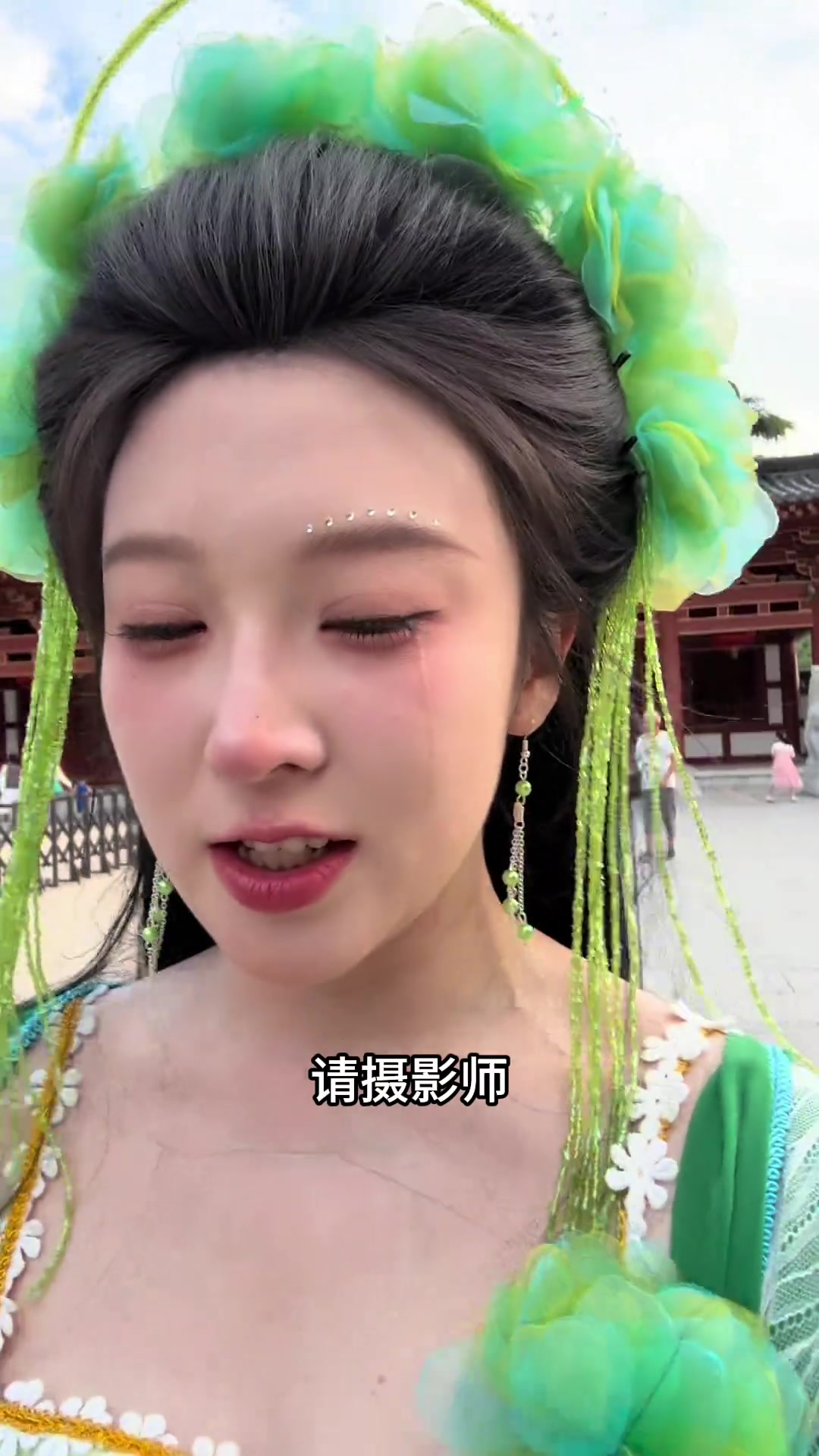 女生怎么哭成这样是男朋友没有给你好好拍照吗