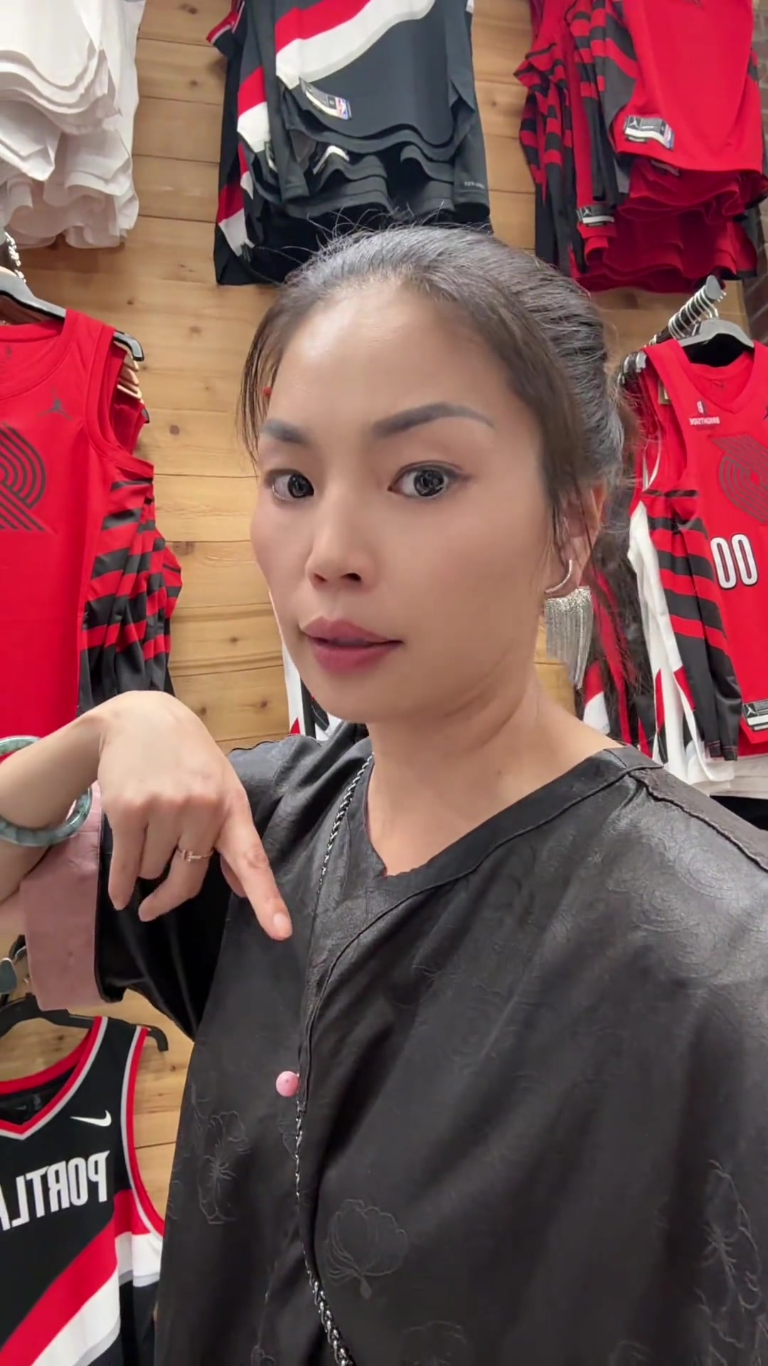 [推荐视频]女网友珠姐：现在杨瀚森球衣真买不到 利拉德的都是