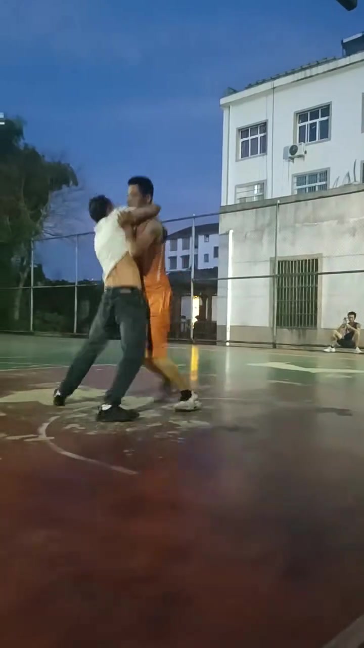 一下午球没摸一次，汗出到位了