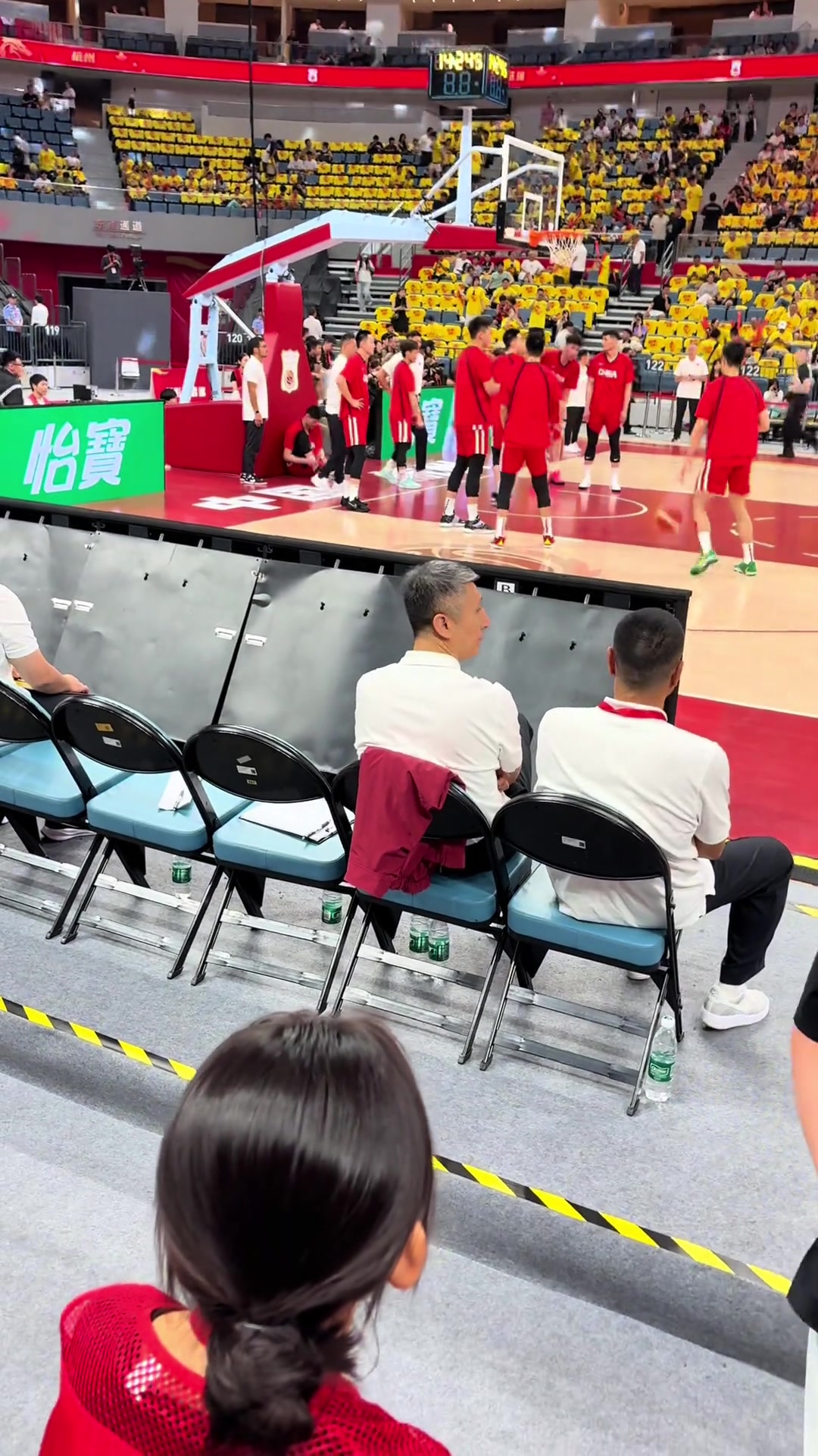 球迷现场贴脸发文：郭指导为什么不让孙铭徽进国家队