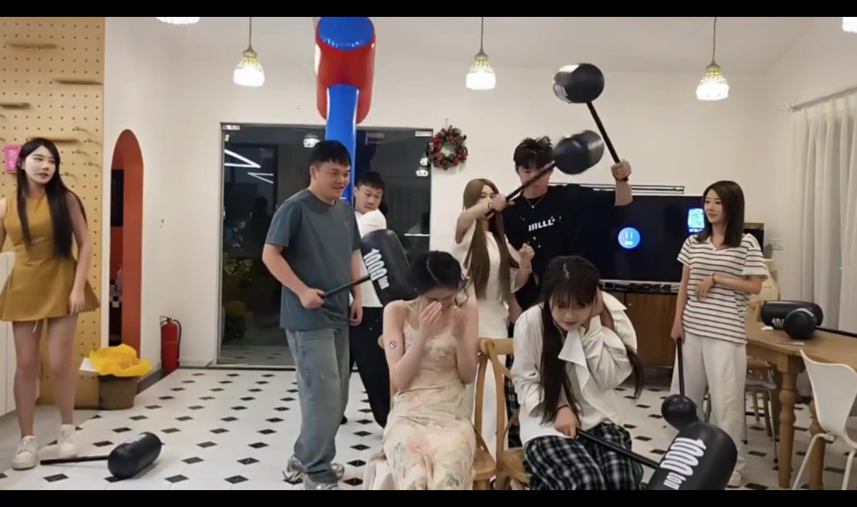 怜香惜玉！为了不伤害小姐姐而选择自己受重伤...