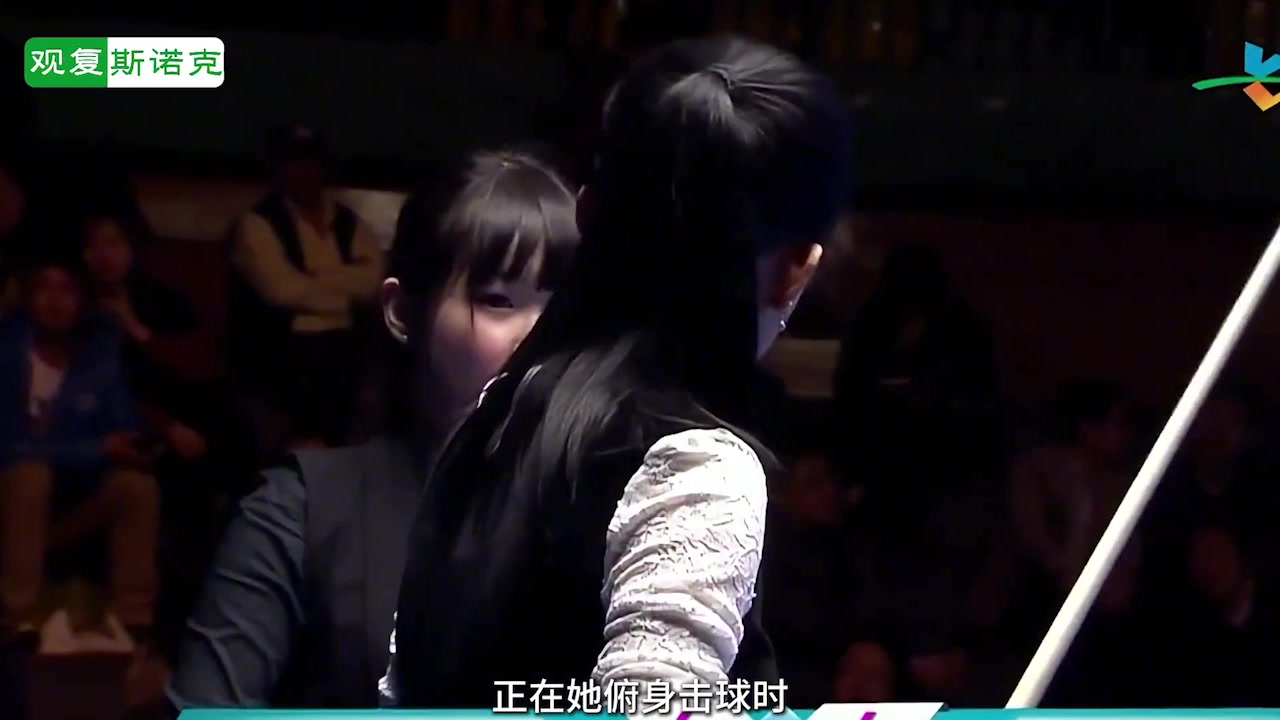 实则赢麻了！潘晓婷与另1位女球员胸部贴球导致犯规