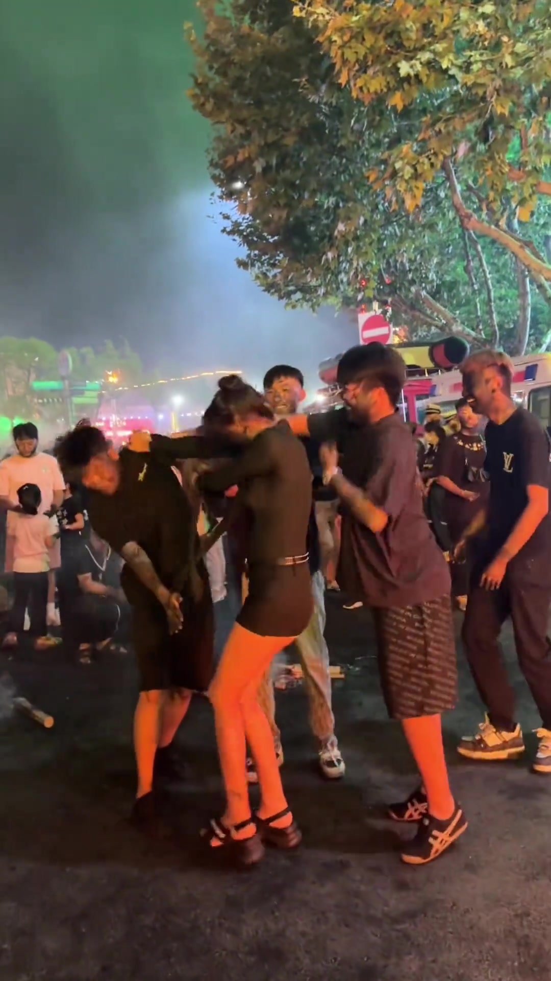 不会有人趁着玩闹向对方揩油吗