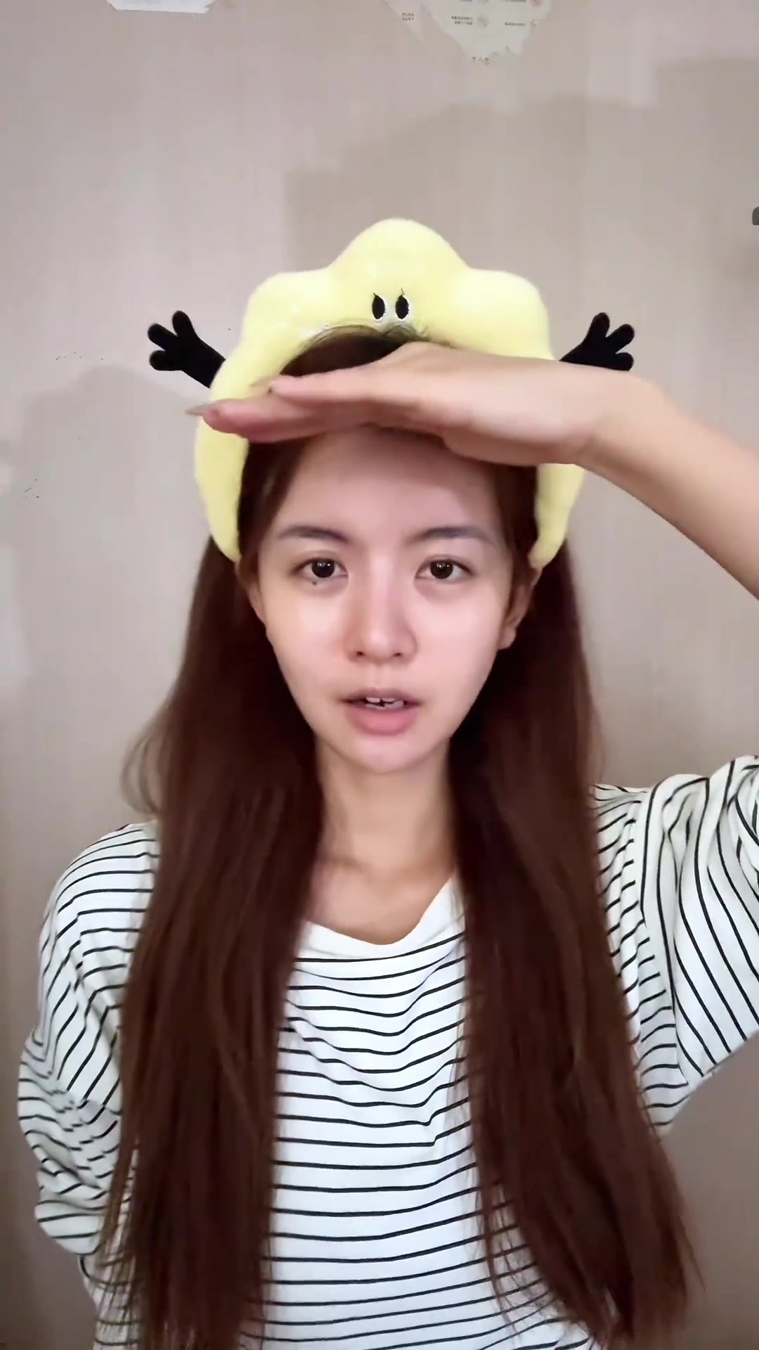 这底子是真好!女主播炼炼晒素颜&妆后反差:今天不当甜妹了