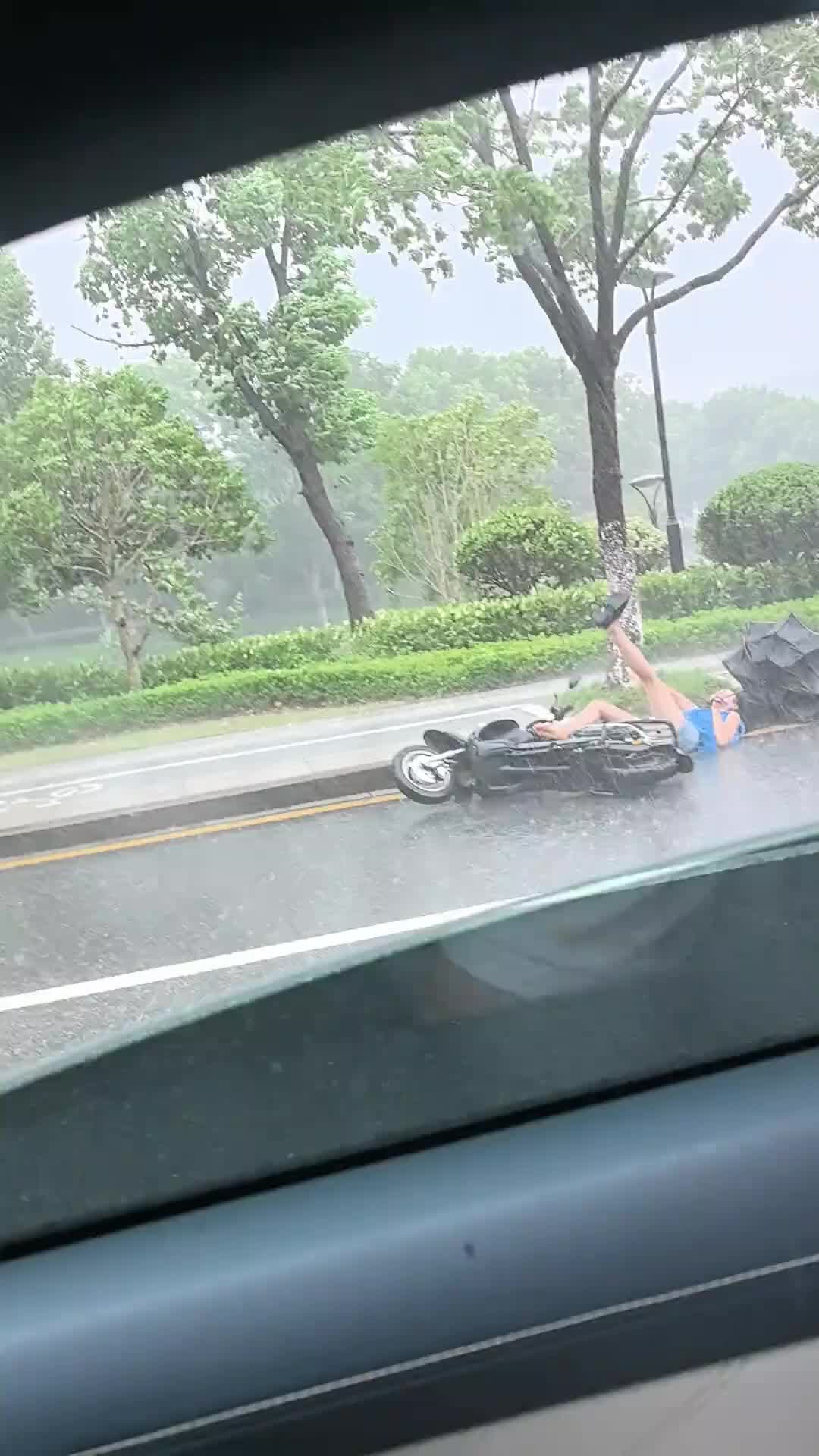 女生看你拍视频，立马就站起来了