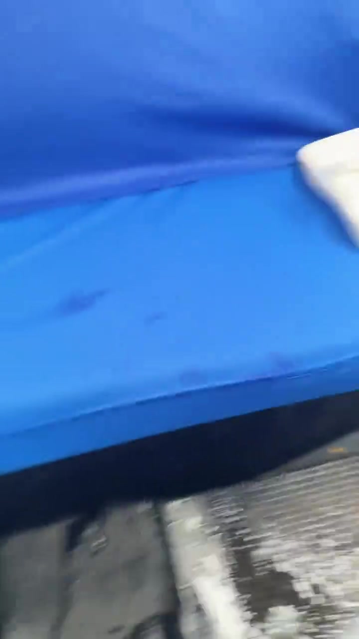 女生吐出租车上，很好奇这样怎么收费