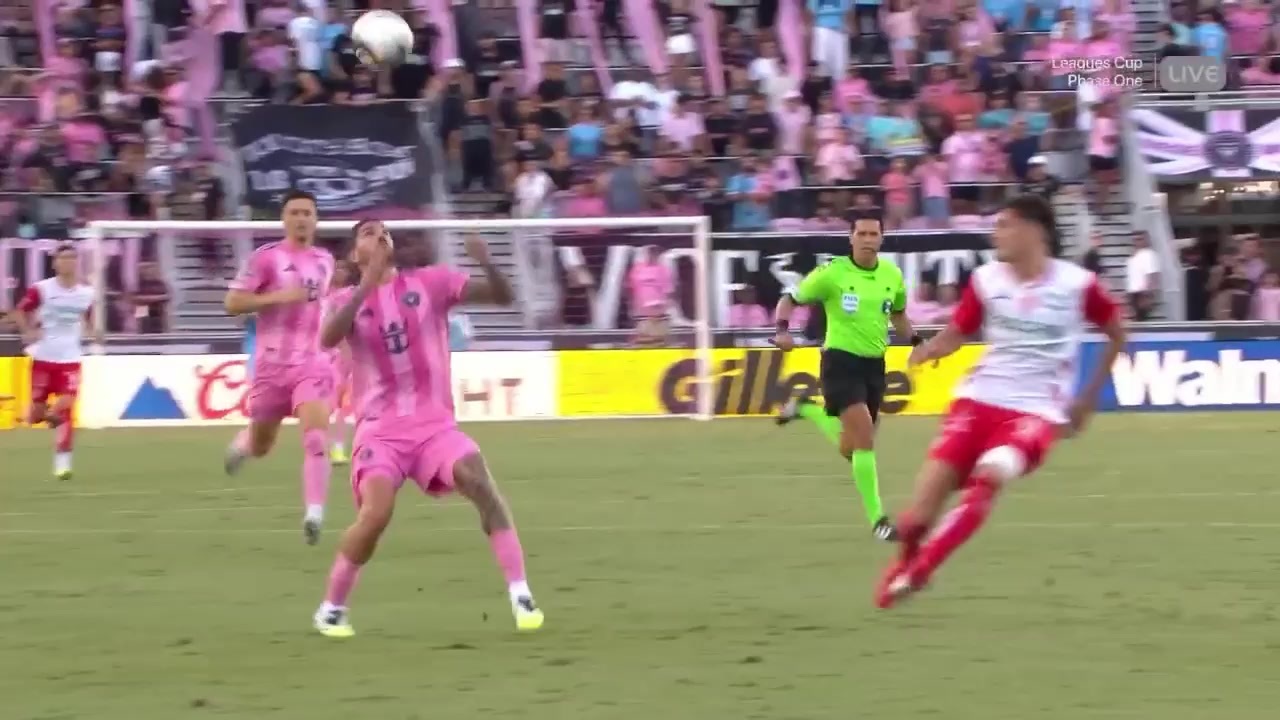 迈阿密1-0领先！德保罗头球摆度助攻！特拉斯科远射破门！