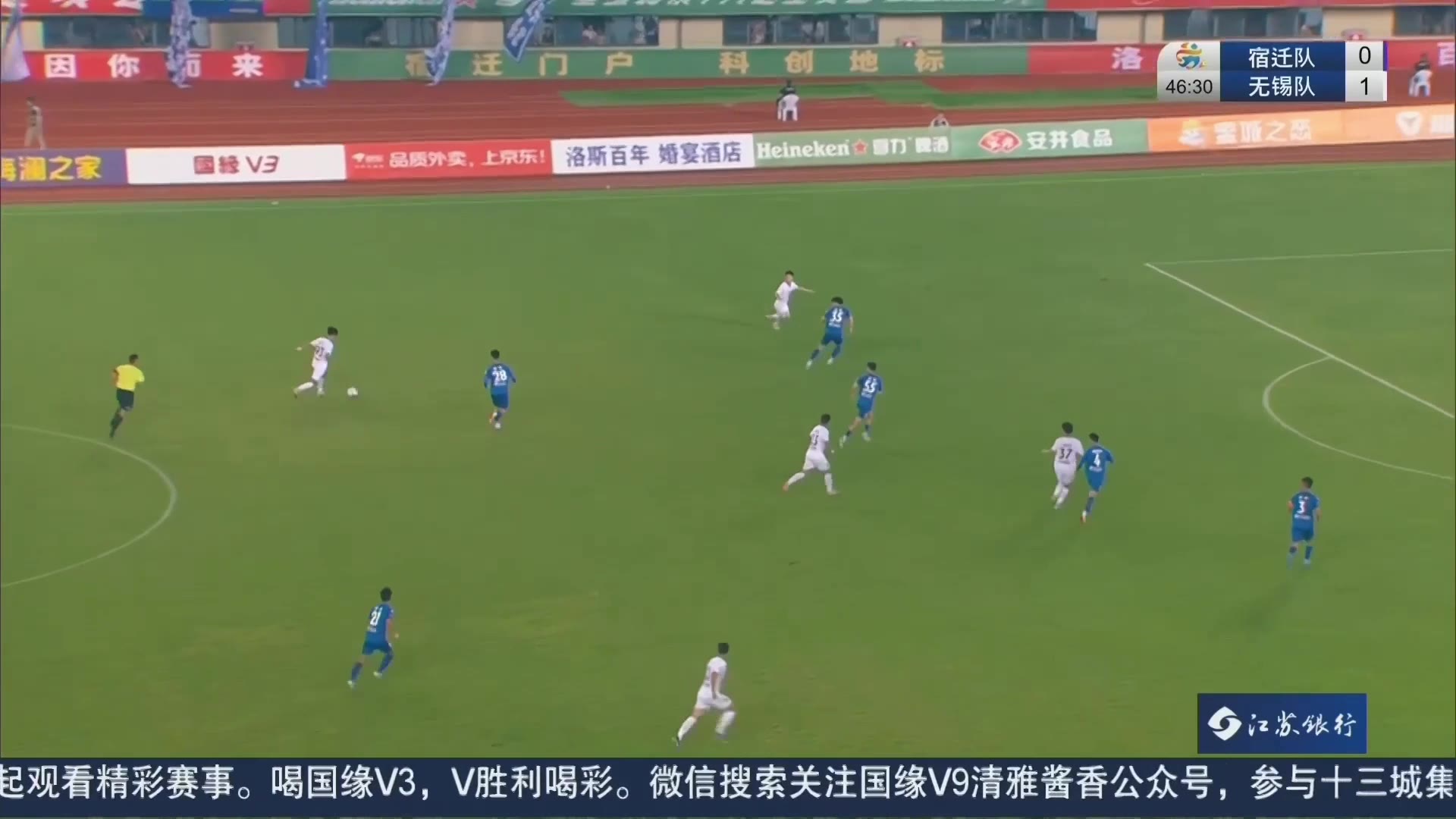 什么水平苏超球员一脚外脚背直塞让对方后卫直接失去重心