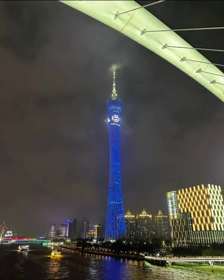 这就是登哥的排面！哈登中国行来到广州广州塔亮起哈登logo