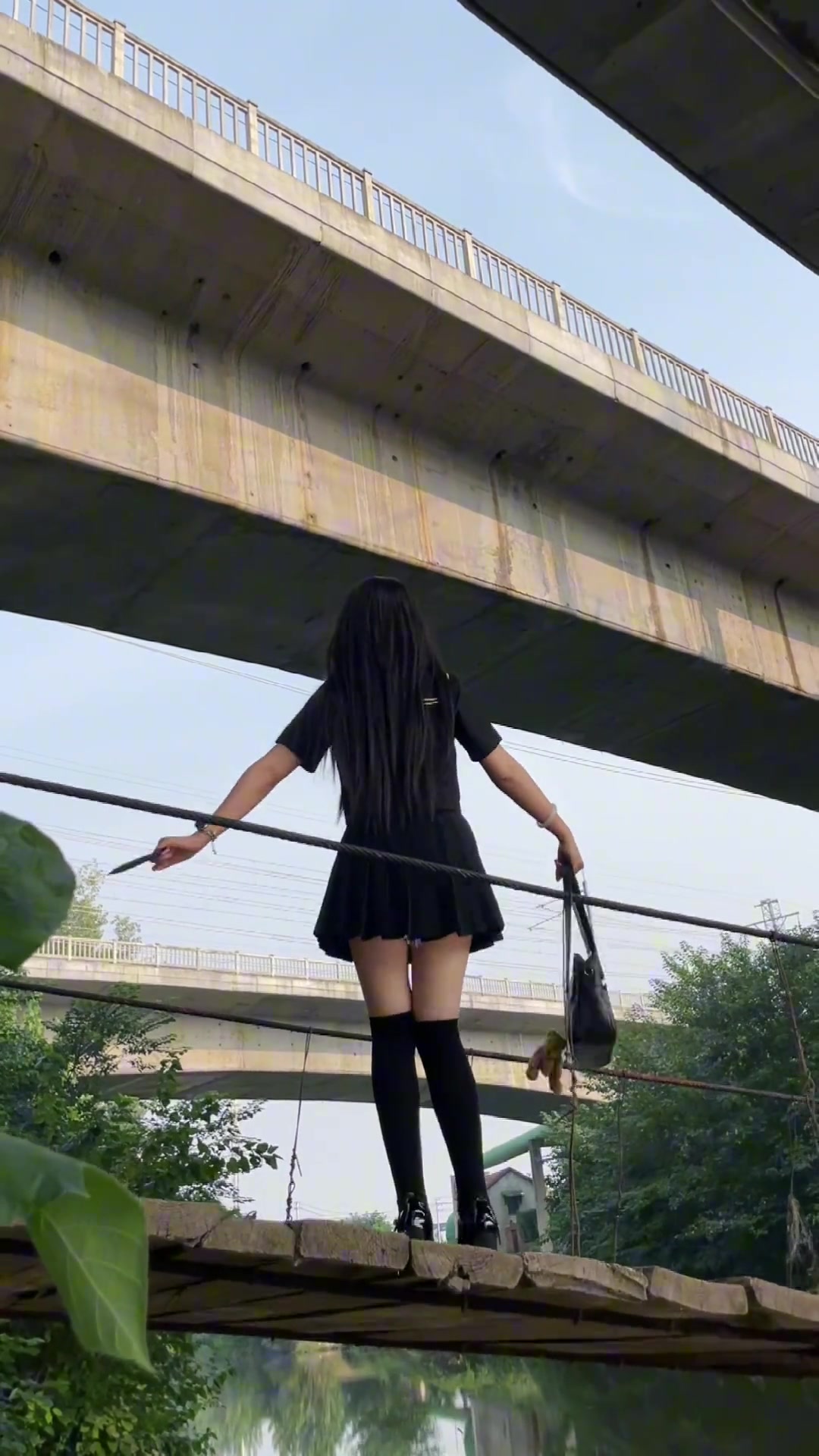 一生要出片的女人啊，真的太拼了！