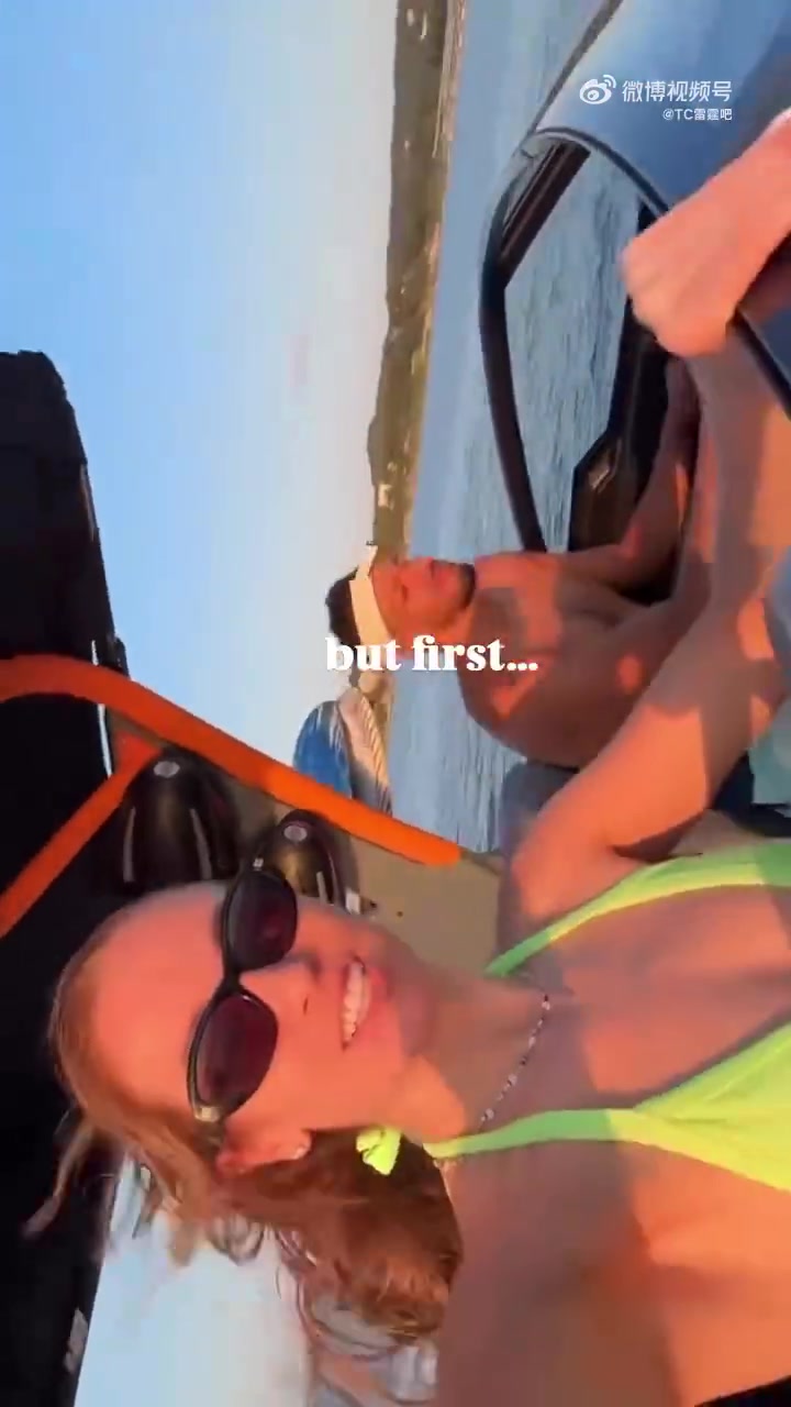 吧友们的情敌雷霆旧将罗伯森与妻子瑞秋刚完婚，出海度假